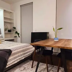  Holiday home Ironworks Studio By Iris Properties!