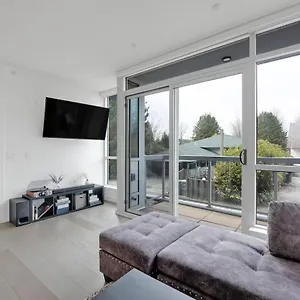  Apartment 2-bedroom In Central Location