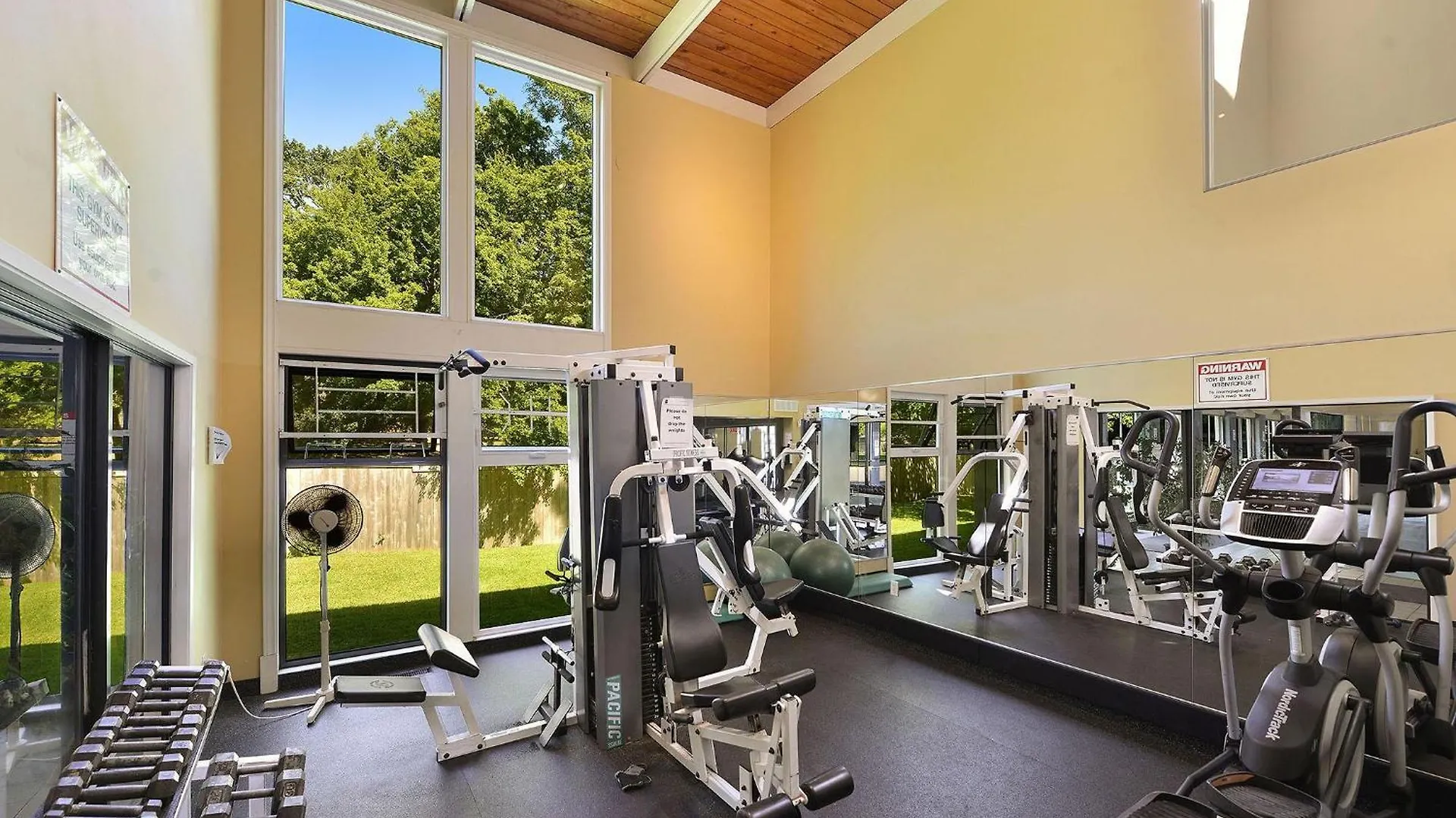 Skyview Executive Stay Victoria Holiday home